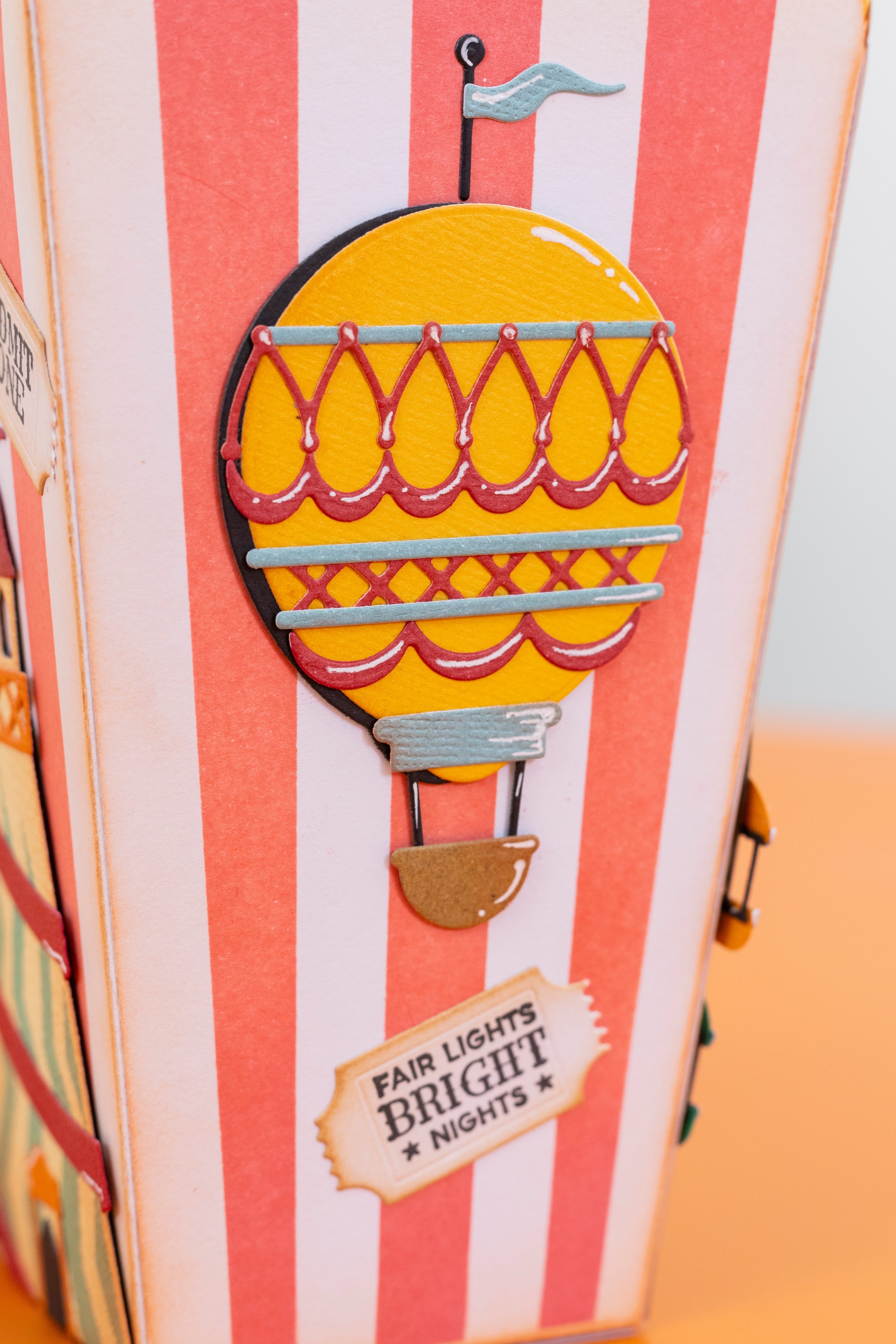 Vintage Carnival Metal Die Set - Vintage Hot Air Balloon